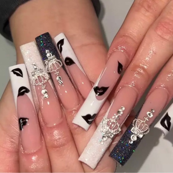 Press On Nails Kit - Picture 1 of 2